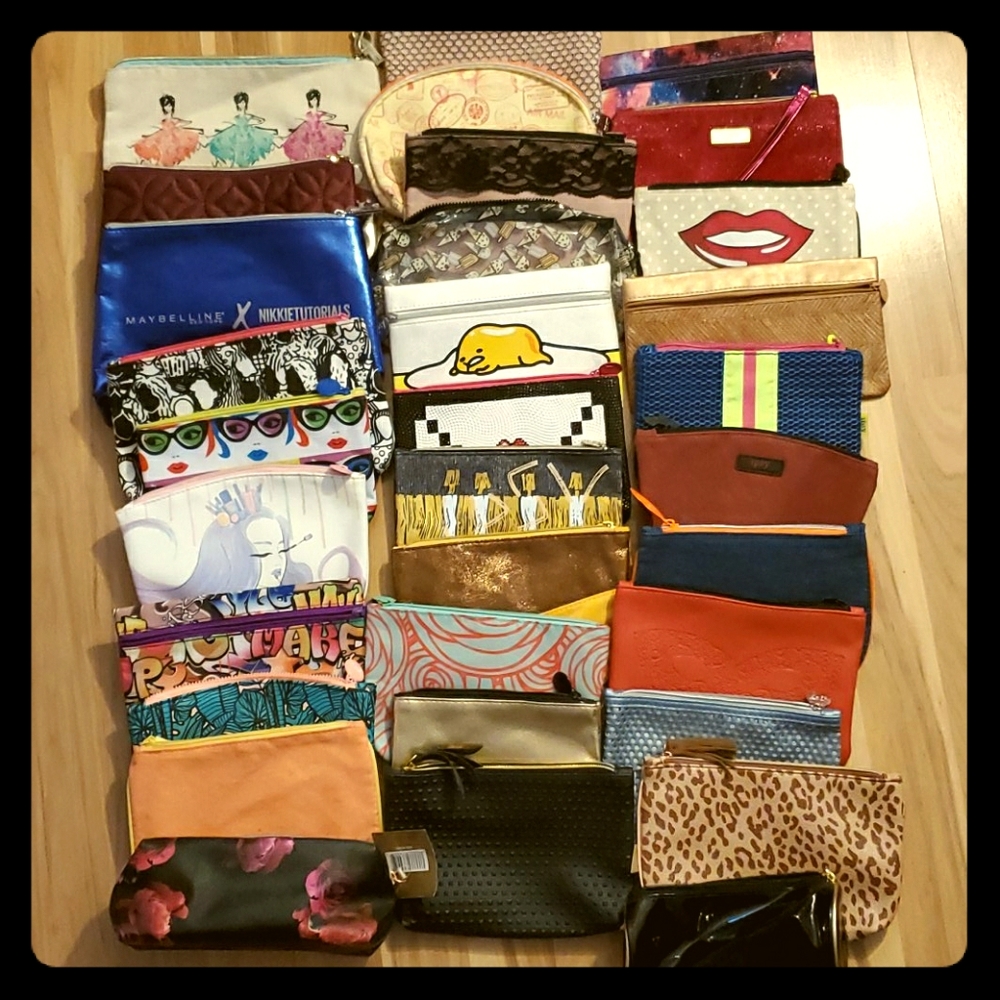 💋 FREE MAKEUP BAG WITH PURCHASE 💋